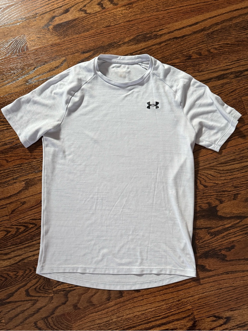 Men’s Under Armour light gray athletic tee shirt size small